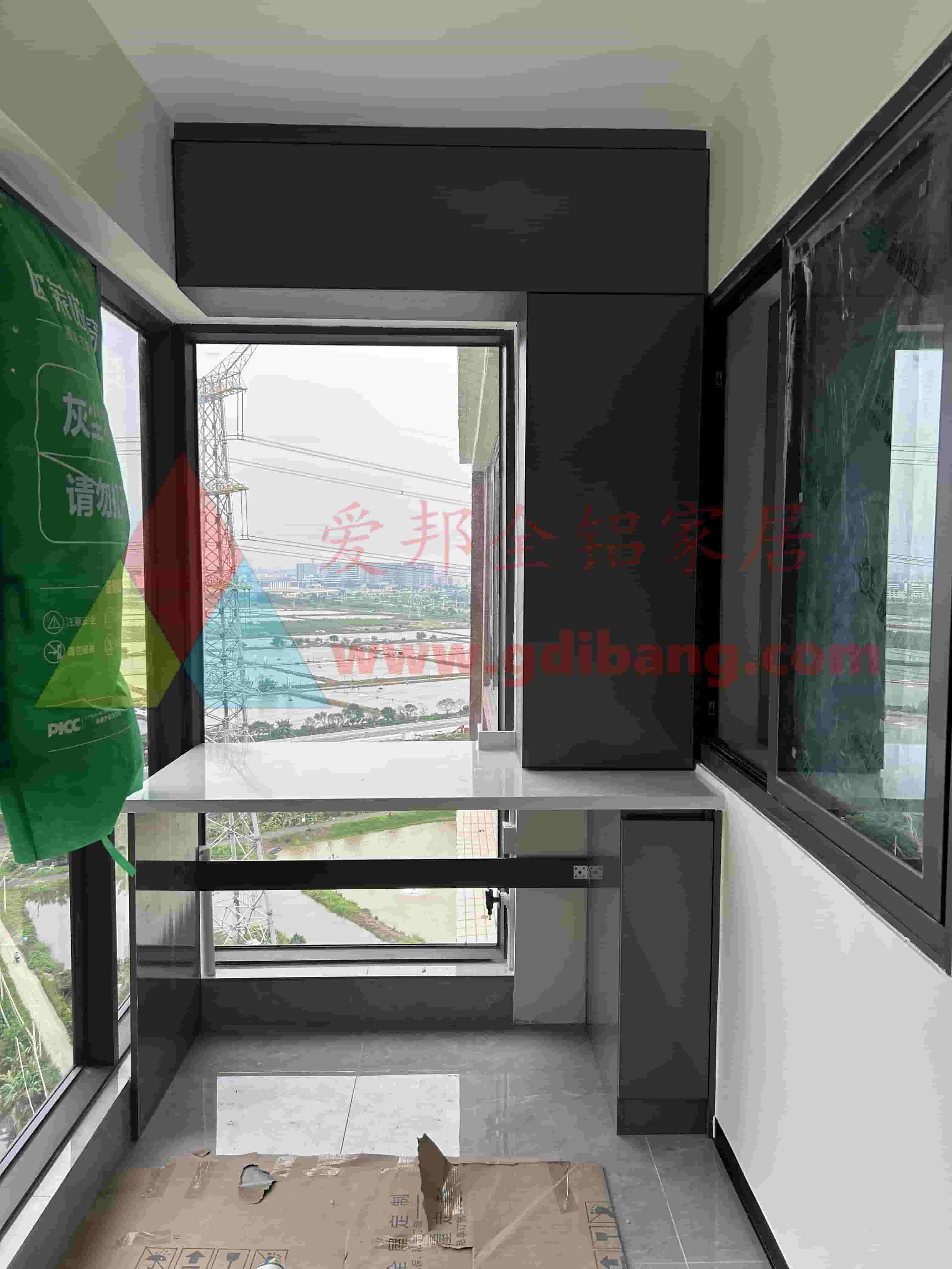 海悦国际9栋03  高级灰   铝合金阳台柜